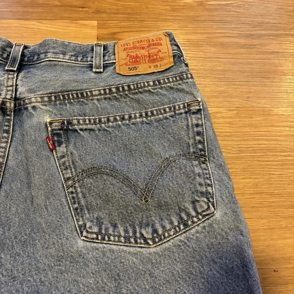 Vintage Levi's 505 Jean Shorts Men's 38 Blue Denim Light Wash Regular‎ Jorts Y2K